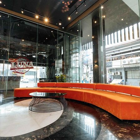 Maxx Hotel Makati City Bagian luar foto